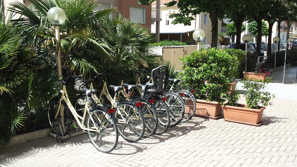 Hotel Orizzonti Римини Екстериор снимка