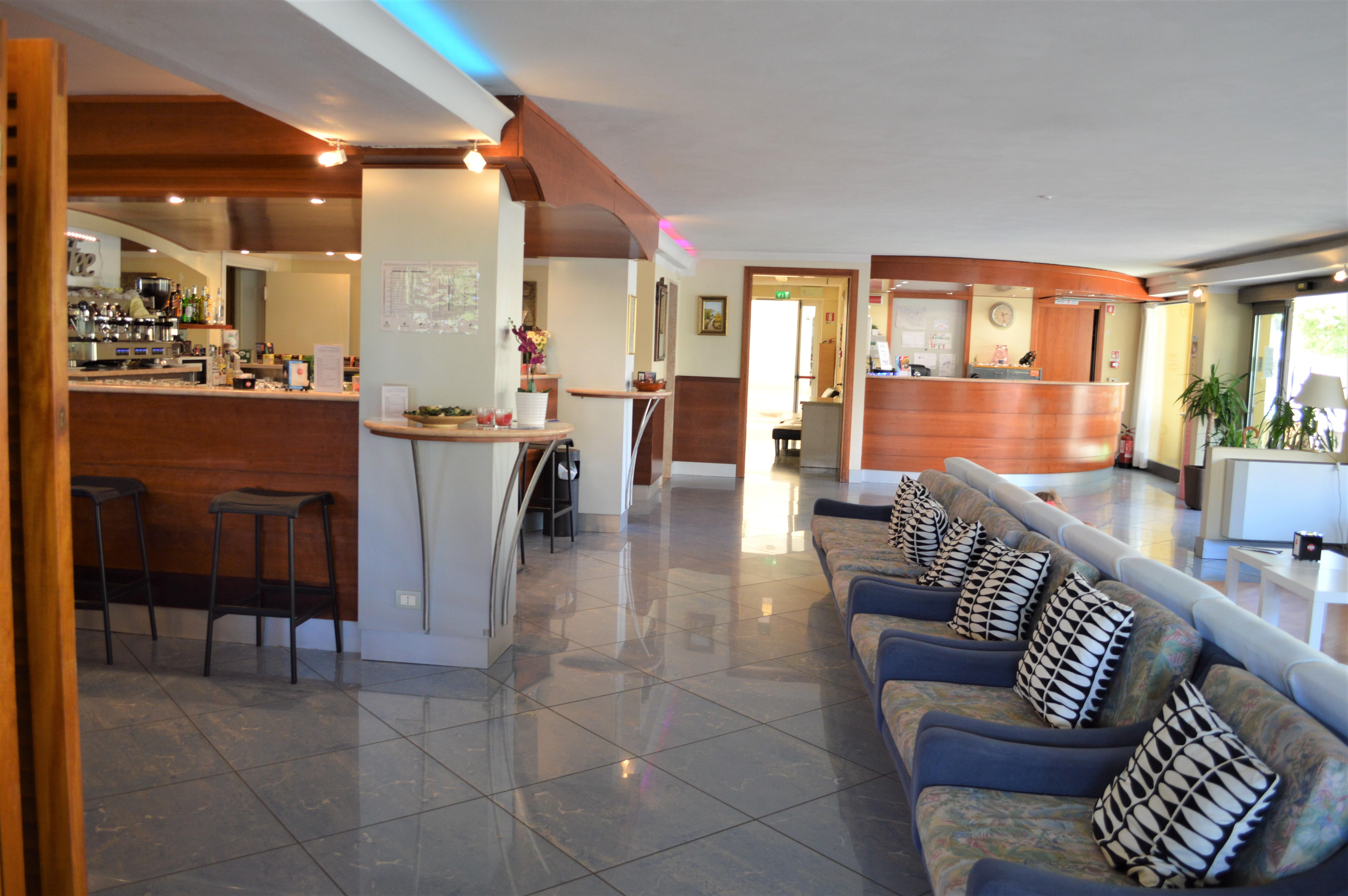 Hotel Orizzonti Римини Екстериор снимка