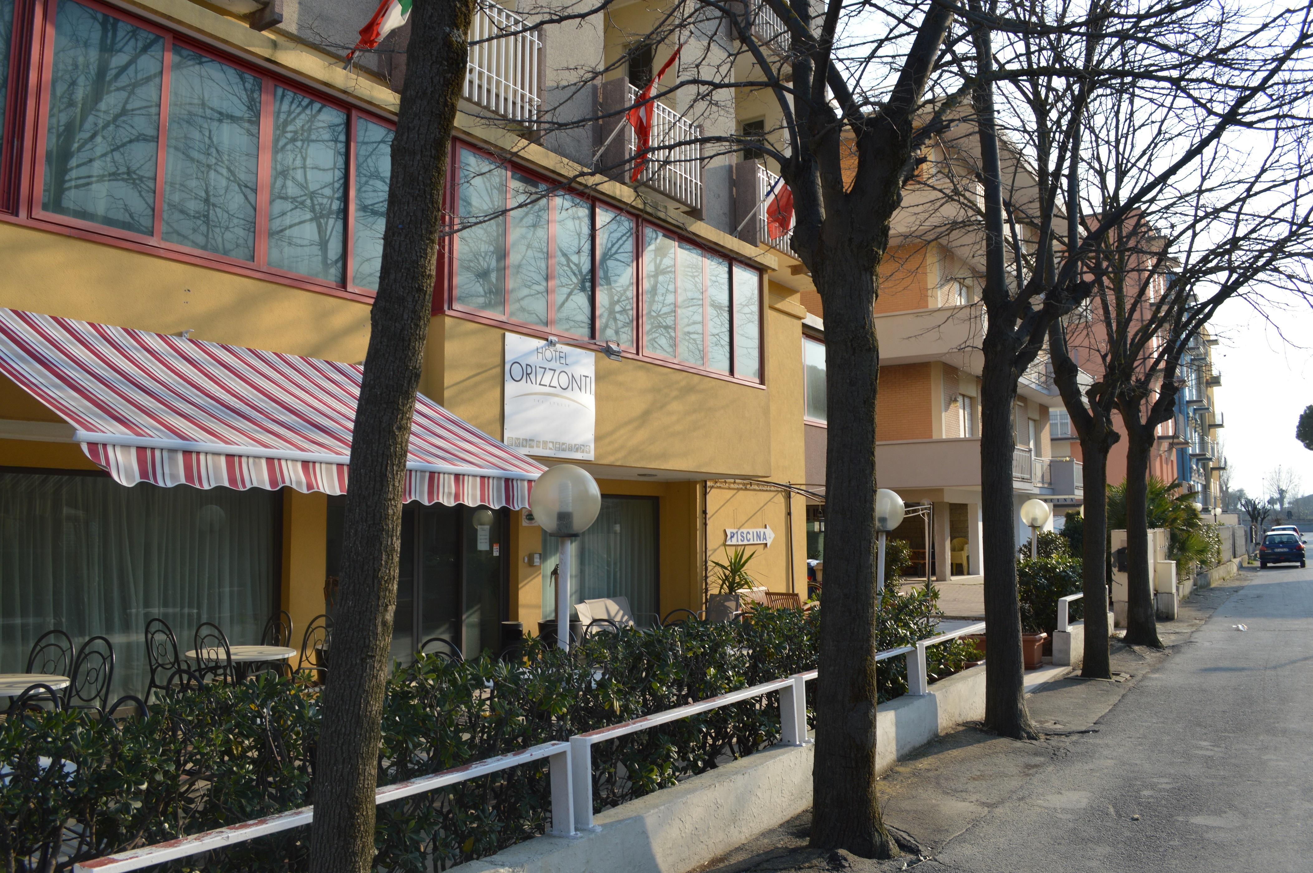 Hotel Orizzonti Римини Екстериор снимка