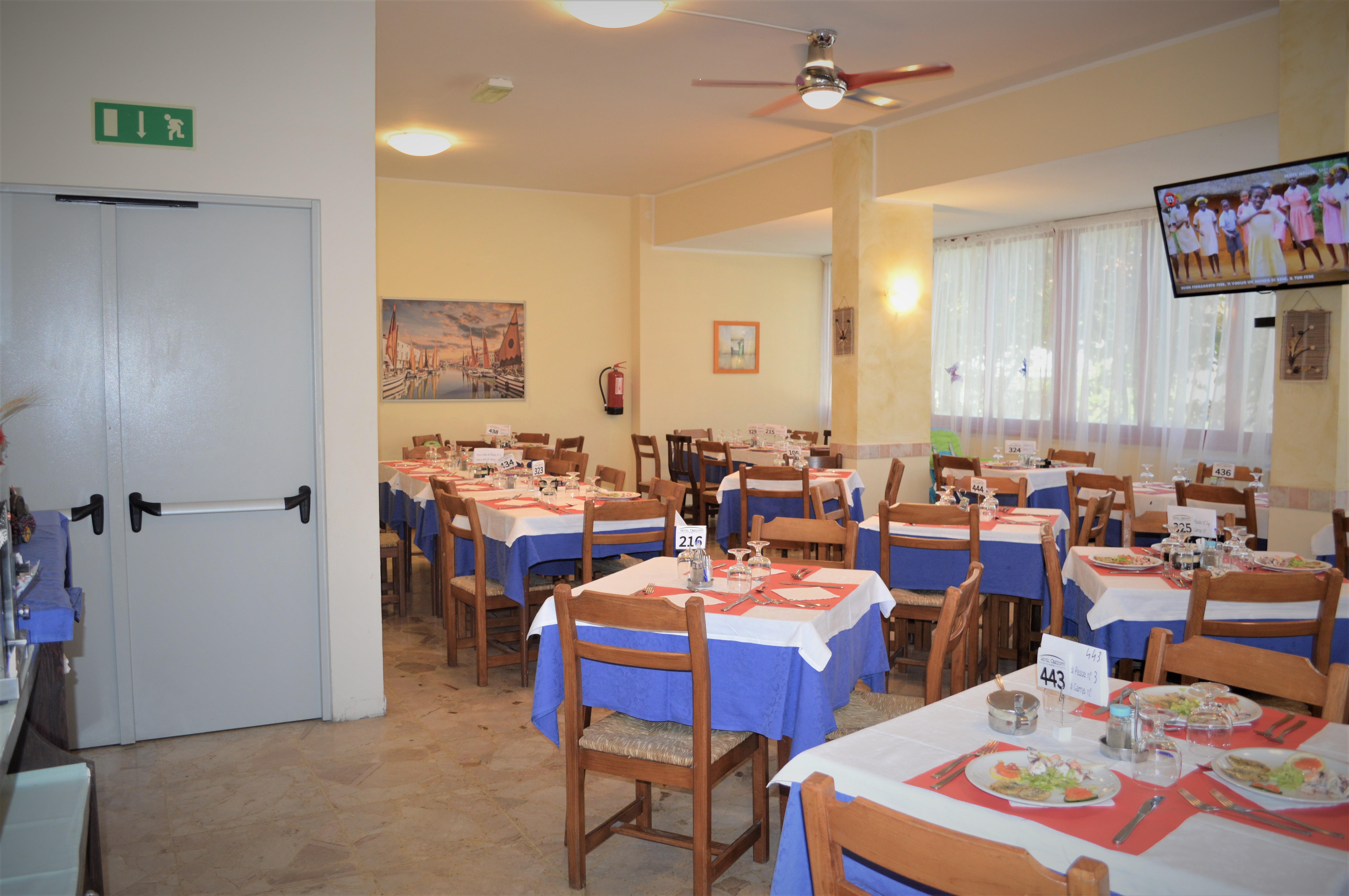 Hotel Orizzonti Римини Екстериор снимка