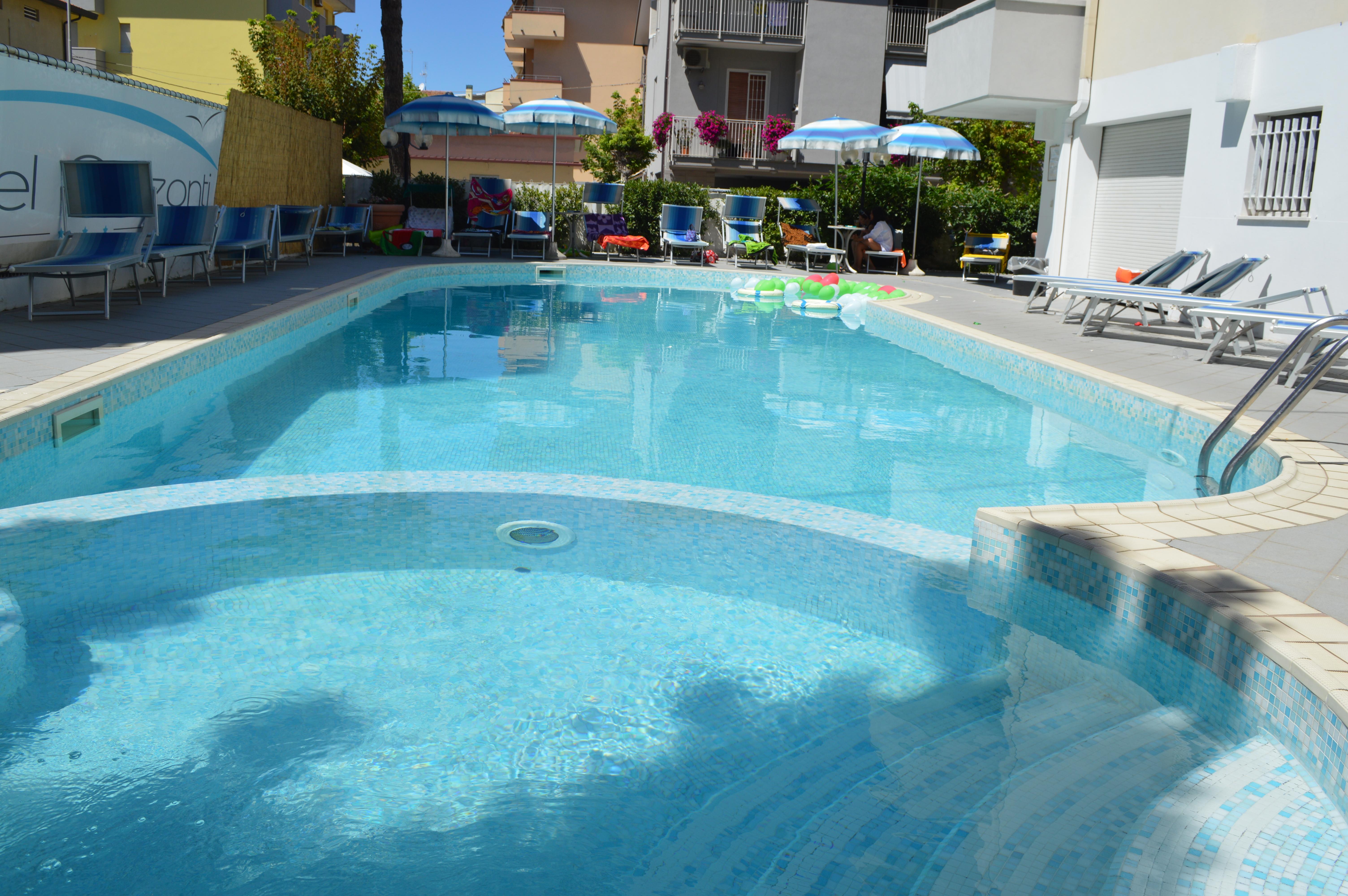 Hotel Orizzonti Римини Екстериор снимка