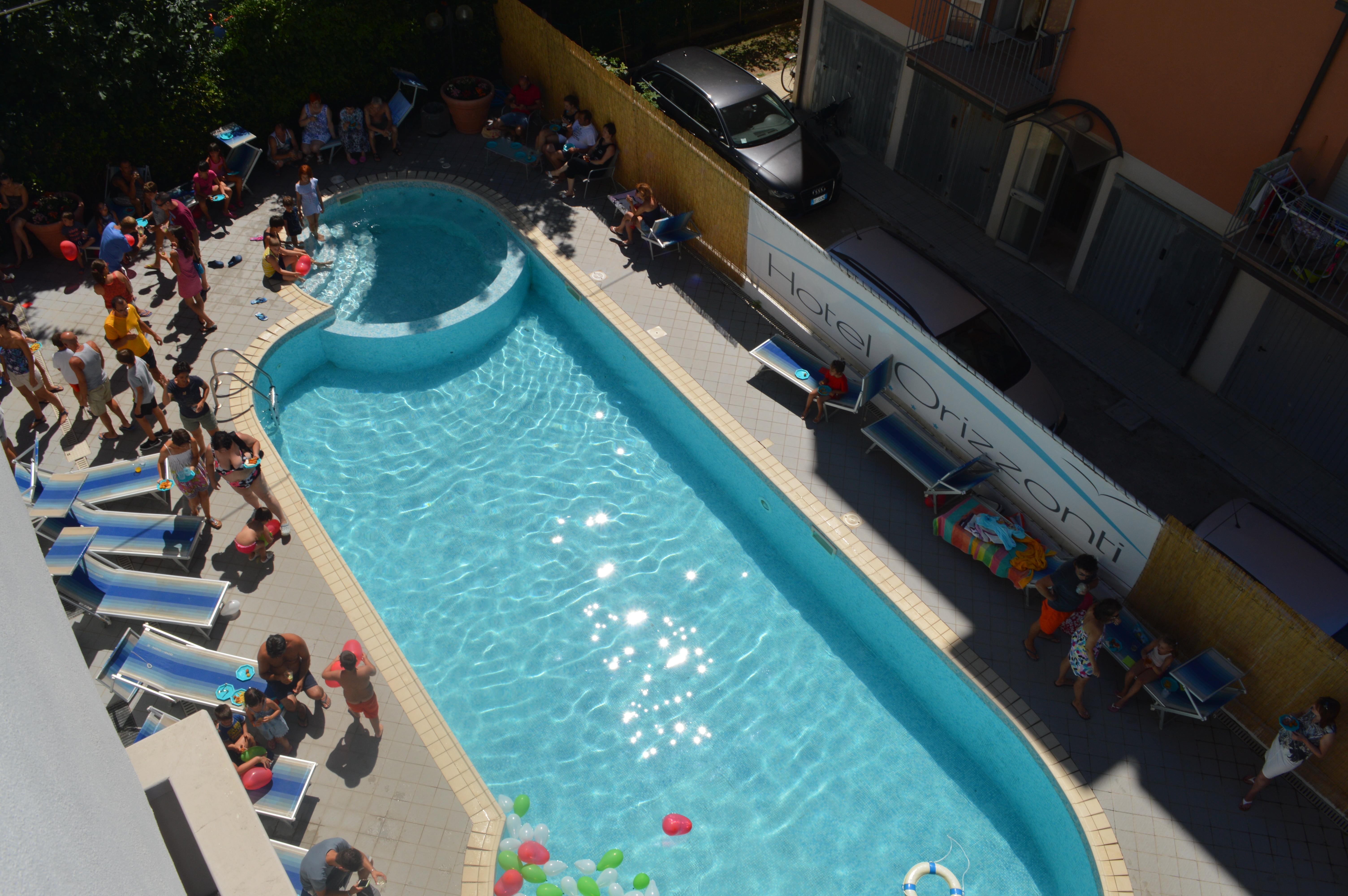 Hotel Orizzonti Римини Екстериор снимка