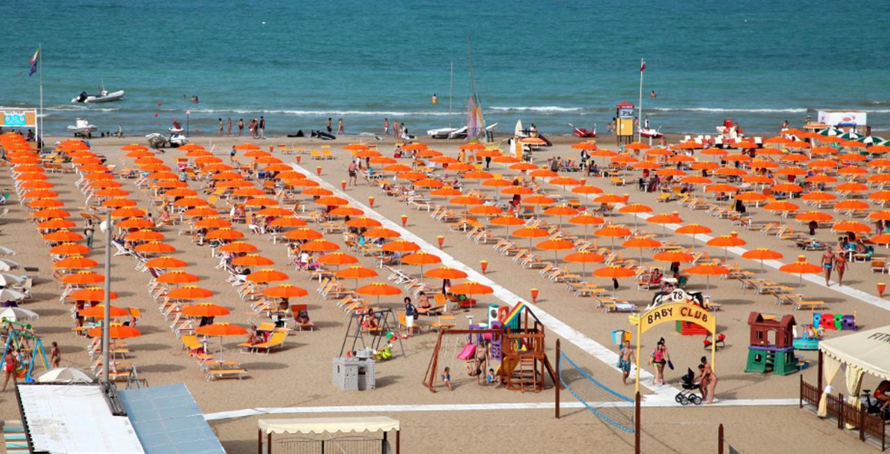 Hotel Orizzonti Римини Екстериор снимка