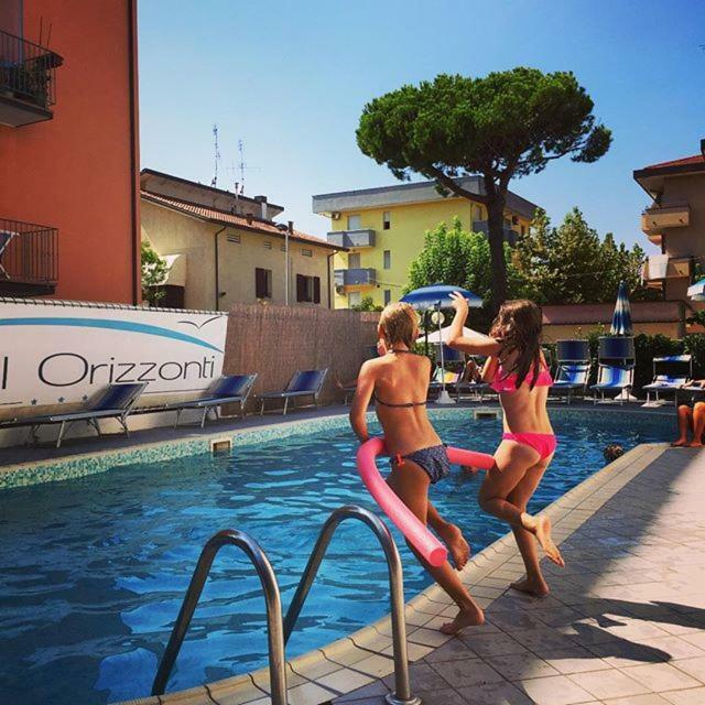 Hotel Orizzonti Римини Екстериор снимка